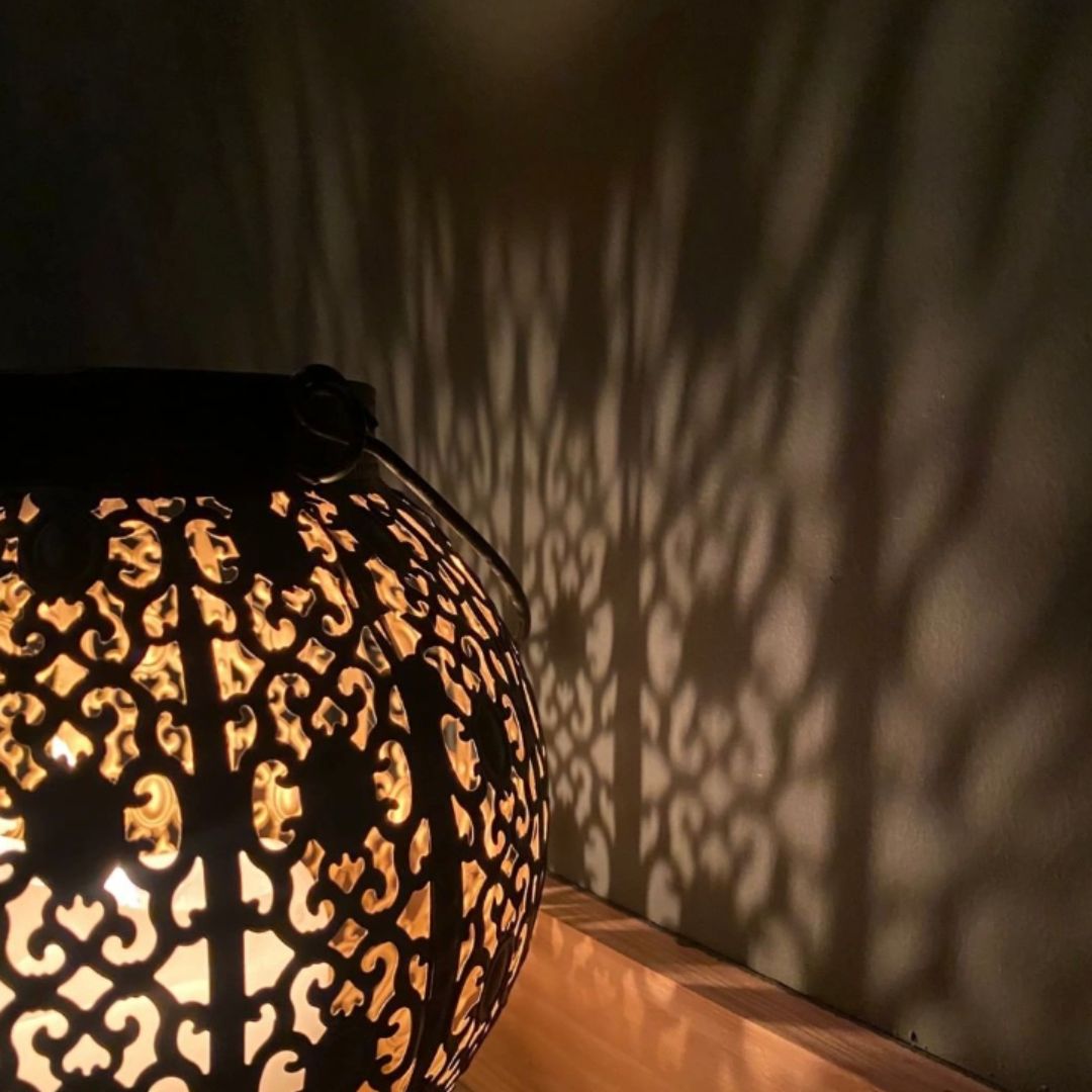 O ambiente do Amani Spa — luz quente, calma e detalhe
