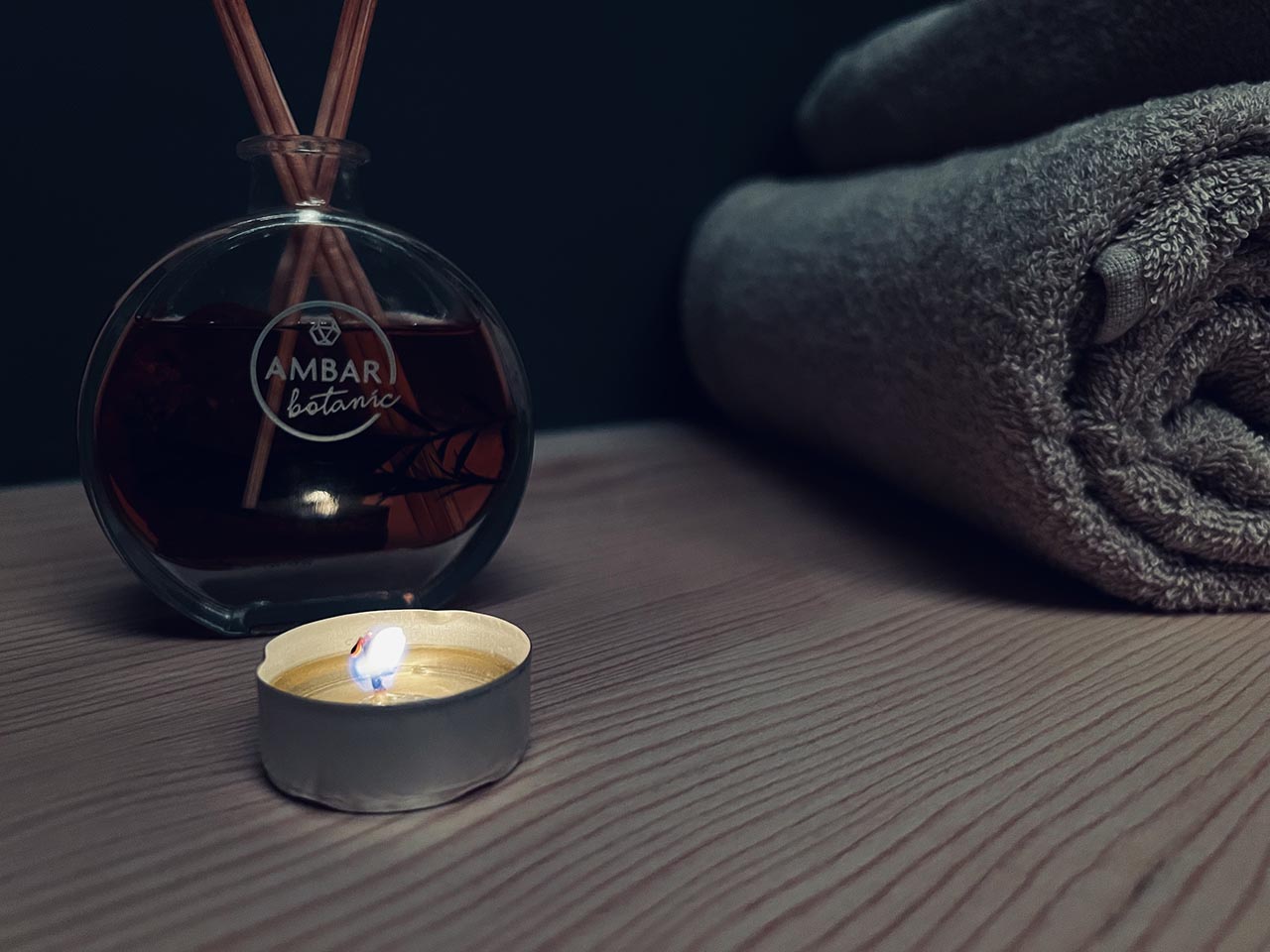 O ambiente do Amani Spa — luz quente, calma e detalhe